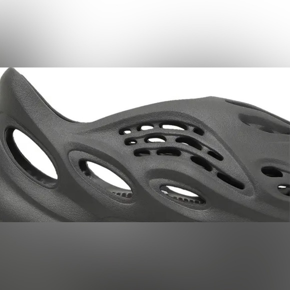 Adidas × Kanye West × Yeezy
Yeezy Foam RNNR in Carbon Men’s size 8 - Picture 4 of 16